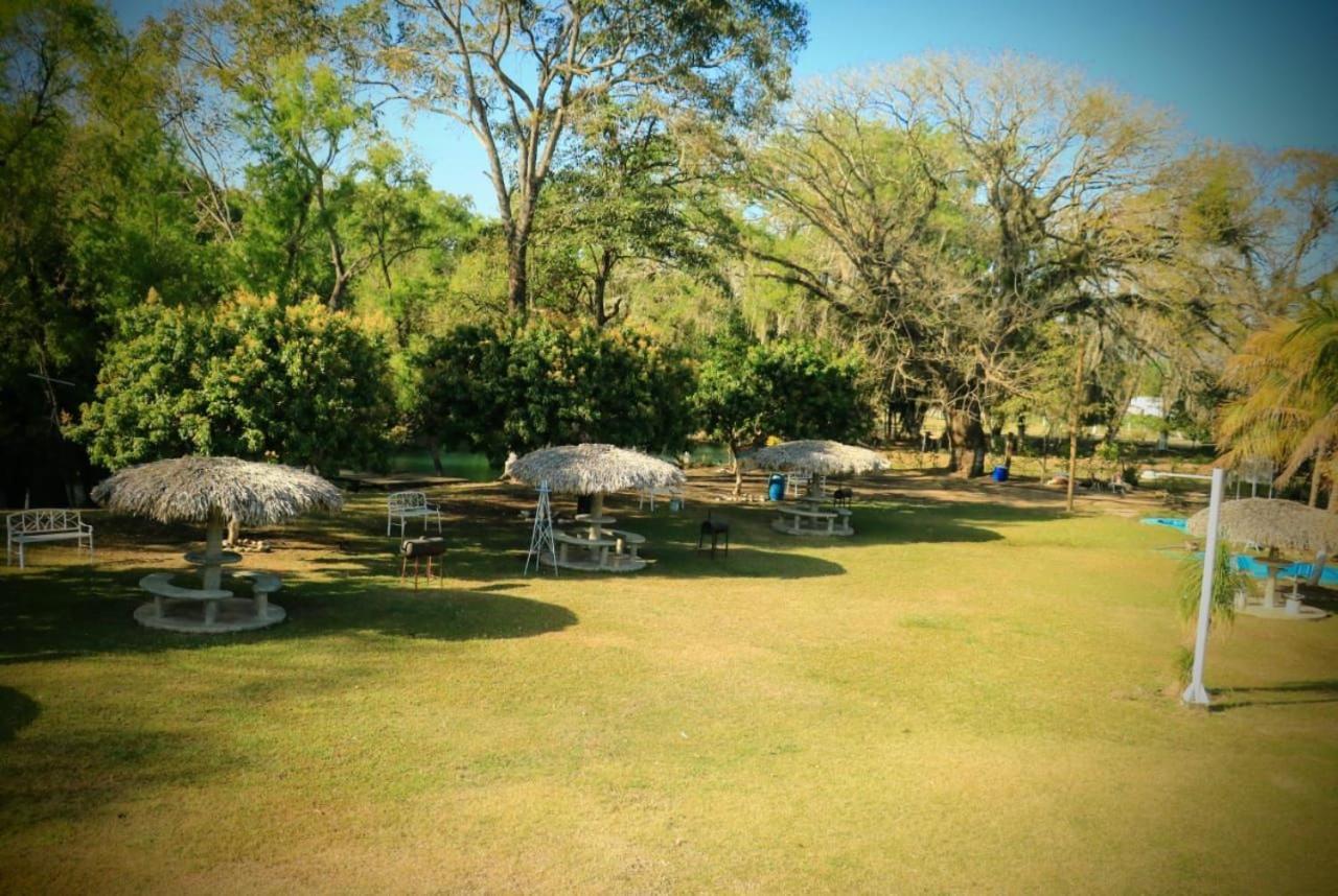 Hotel Y Restaurante El Texano Тамасопо Экстерьер фото
